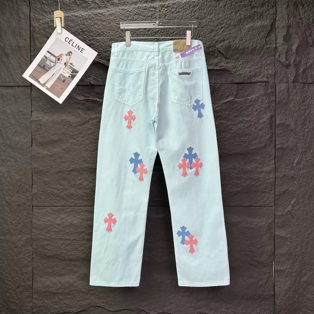 P270 💰 (Top version) CHROME HEARTS 25ss dopamine light blue cross-painted leather washed jeans - Full of exploring the ultimate in fashion, Chrome Hearts' new Chrome Hearts pants not only present a unique style, the fresh ice blue color looks particularly youthful and energetic. The mid-high waist design is paired with a lazy and casual style, which not only shows long legs but also maintains a casual feel. It is a must-have fashion choice for trendy men and trendy women. Color: Dopamine light blue Size: 28-30-32-34-36 (corresponds to S-M-L-XL-XXL)